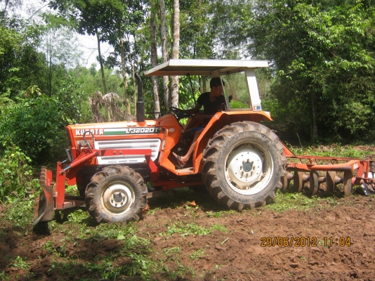 ขายรถไถ 32แรง 220,000 บาท พร้อมอุปกรณ์