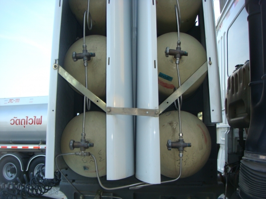 ขายดาวน์-10ล้อหัวลาก**SI-NOTRUK-ก้าซCNG-8ถัง