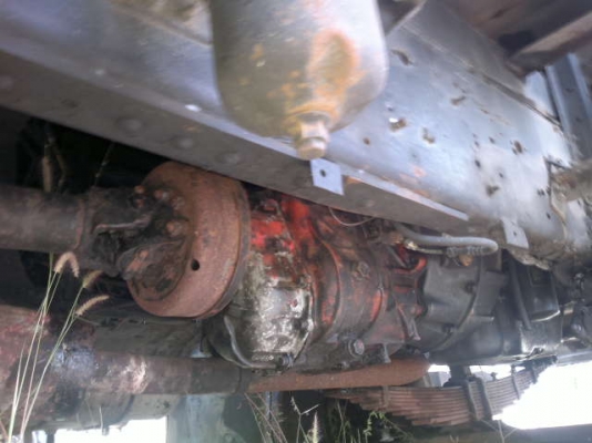 รถอิซูซุ 10 ล้อ รั่วหลังถนน 185 แรงม้า  สนใจติดต่อ 081 - 6079515