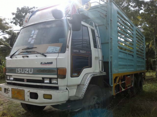 รถอิซูซุ 10 ล้อ รั่วหลังถนน 185 แรงม้า  สนใจติดต่อ 081 - 6079515