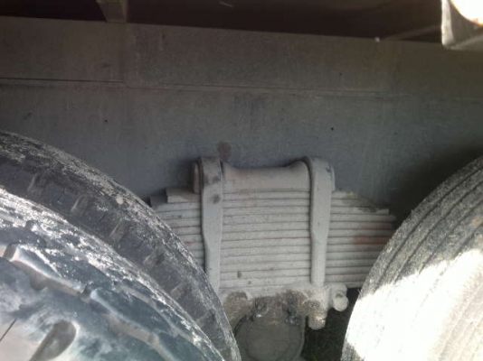 รถอิซูซุ 10 ล้อ รั่วหลังถนน 185 แรงม้า  สนใจติดต่อ 081 - 6079515