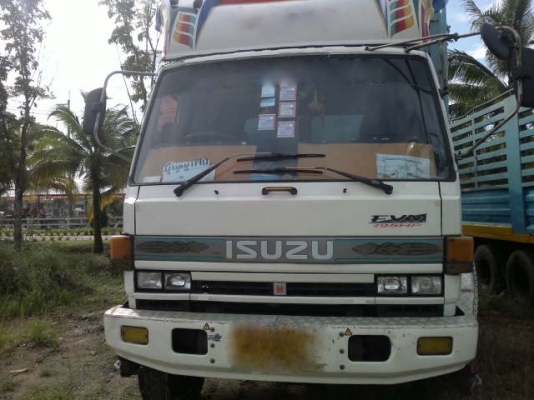 รถอิซูซุ 10 ล้อ รั่วหลังถนน 185 แรงม้า  สนใจติดต่อ 081 - 6079515