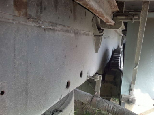 รถอิซูซุ 10 ล้อ รั่วหลังถนน 185 แรงม้า  สนใจติดต่อ 081 - 6079515