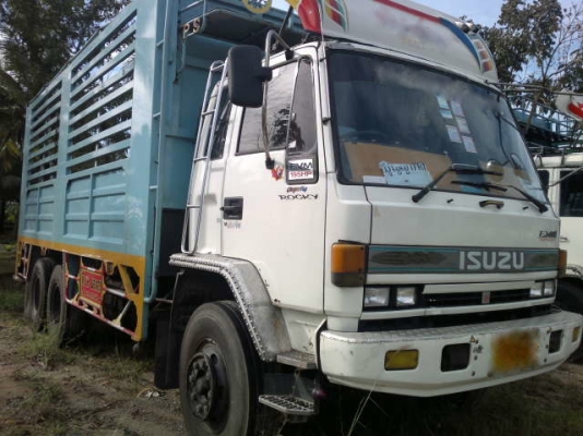 รถอิซูซุ 10 ล้อ รั่วหลังถนน 185 แรงม้า  สนใจติดต่อ 081 - 6079515