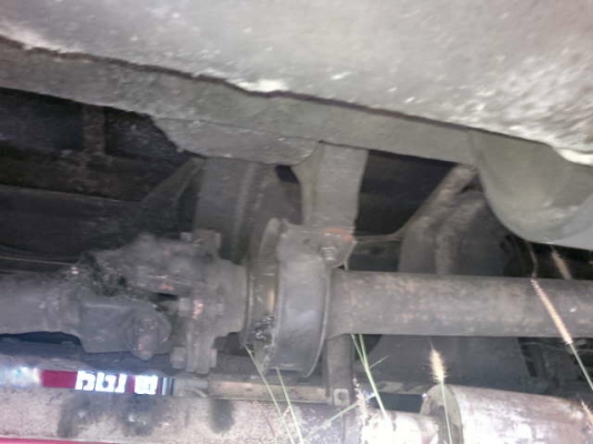 รถอิซูซุ 10 ล้อ รั่วหลังถนน 185 แรงม้า  สนใจติดต่อ 081 - 6079515