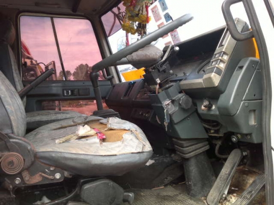 รถอิซูซุ 10 ล้อ รั่วหลังถนน 185 แรงม้า  สนใจติดต่อ 081 - 6079515