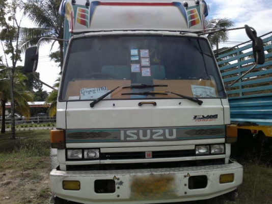 รถอิซูซุ 10 ล้อ รั่วหลังถนน 185 แรงม้า  สนใจติดต่อ 081 - 6079515