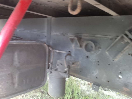 รถอิซูซุ 10 ล้อ รั่วหลังถนน 185 แรงม้า  สนใจติดต่อ 081 - 6079515