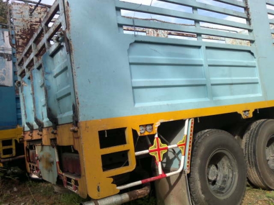 รถอิซูซุ 10 ล้อ รั่วหลังถนน 185 แรงม้า  สนใจติดต่อ 081 - 6079515