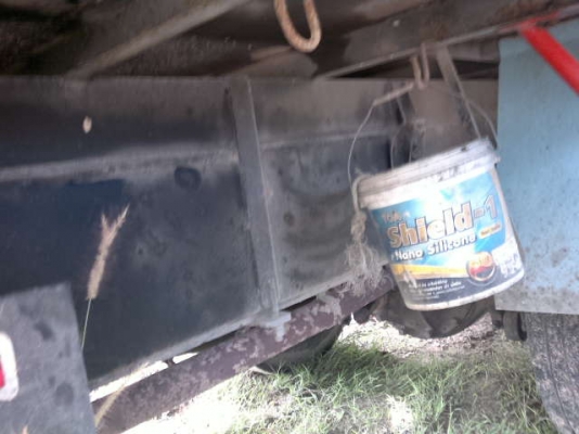 รถอิซูซุ 10 ล้อ รั่วหลังถนน 185 แรงม้า  สนใจติดต่อ 081 - 6079515