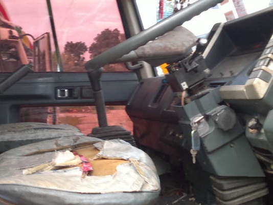 รถอิซูซุ 10 ล้อ รั่วหลังถนน 185 แรงม้า  สนใจติดต่อ 081 - 6079515