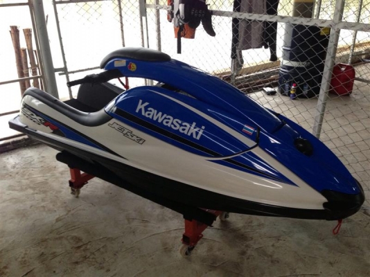 ขายเจ็ทยืน Kawasaki SRX800 ปี 2009 สภาพนางฟ้า ผ่านการใช้น้อยมาก เรือเดิมไม่ได้แต่ง สวยๆเดิมๆสติกเกอร์อยู่ครบทุกจุดขายเพราะไม่มีเวลาเล่นครับราคา 230,000บาท รายละเอียดเพิ่มเติมหรือสนใจโทร 081-027-2211