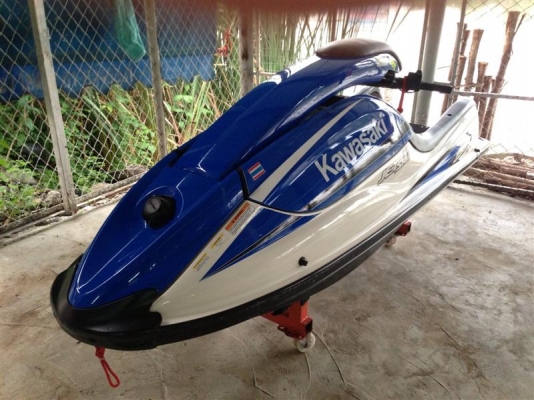 ขายเจ็ทยืน Kawasaki SRX800 ปี 2009 สภาพนางฟ้า ผ่านการใช้น้อยมาก เรือเดิมไม่ได้แต่ง สวยๆเดิมๆสติกเกอร์อยู่ครบทุกจุดขายเพราะไม่มีเวลาเล่นครับราคา 230,000บาท รายละเอียดเพิ่มเติมหรือสนใจโทร 081-027-2211