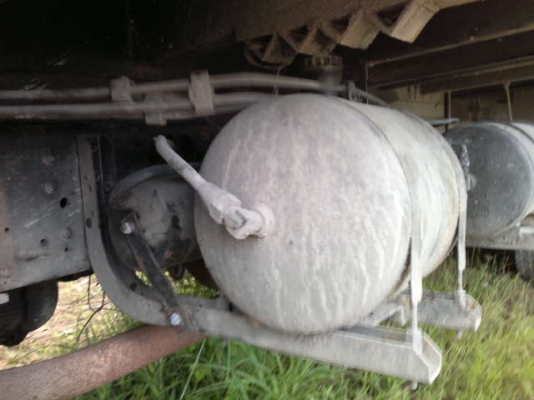 รถอิิซูซุ 10 ล้อ รั่ว 185 แรงม้า  สนใจติดต่อ 081 - 6079515