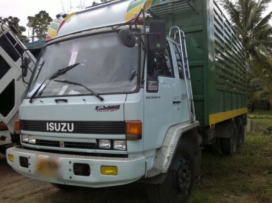 รถอิิซูซุ 10 ล้อ รั่ว 185 แรงม้า  สนใจติดต่อ 081 - 6079515
