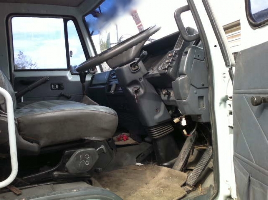 รถอิิซูซุ 10 ล้อ รั่ว 185 แรงม้า  สนใจติดต่อ 081 - 6079515