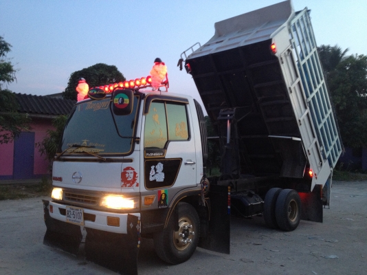 ขายHINO FC3J  เครื่องJO7C สภาพใหม่90\% ใช้งานน้อยทุกข้าวอย่างเดียว เครื่องไม่เคยแกะ แอร์เย็น แต่งเต็ม