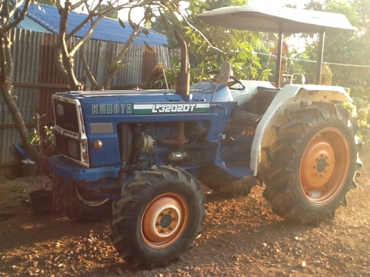 คูโบต้า L3202 DT 4 WD 2 เพลา สภาพดีครับ..พร้อมใช้งาน