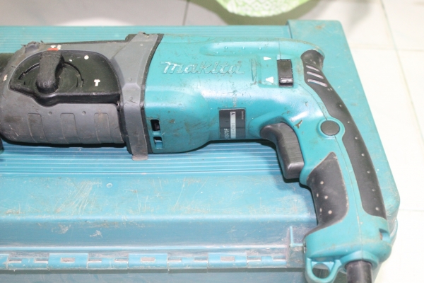 สว่านโรตารี่ 3 ระบบ ยี่ห้อ makita รุ่น 2470F พร้อมใช้งานมีกล่องเก็บครับ สว่านโรตารี่ 3 ระบบ ยี่ห้อ makita รุ่น 2470F พร้อมใช้งานมีกล่องเก็บครับ