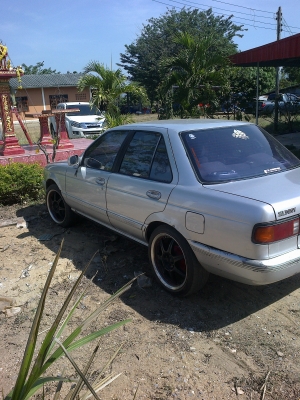 ขายแล้วครับขายนิสสันชาลูนครับ เอกสารครบ ลงเครื่องใหม่ อินวอยครบ ล้อแม็ก 45000 รถอยู่ลพบุรีครับ089-5498253