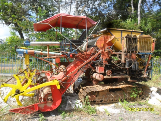 ขายรถเกี่ยวข้าวไทยเส็งยนต์อุ้ม