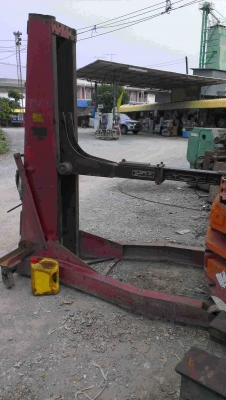 ขาย แย็กยกรถ ยกได้ 2 ตัน สูง 2 เมตร มีล้อเลื่อน สามารถเคลื่อที่ได้