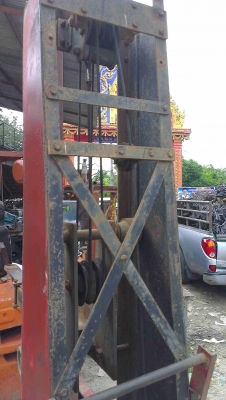 ขาย แย็กยกรถ ยกได้ 2 ตัน สูง 2 เมตร มีล้อเลื่อน สามารถเคลื่อที่ได้