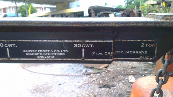 ขาย แย็กยกรถ ยกได้ 2 ตัน สูง 2 เมตร มีล้อเลื่อน สามารถเคลื่อที่ได้