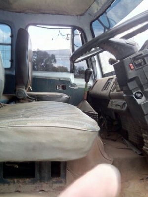 ขายด่วน 10 ล้อ 2 เพลา บรรทุกแบ็คโฮ Rocky 210 แรง Tel. 088-4501277