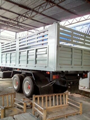 ขายด่วน UD สิบล้อ สองเพลา วางเครื่อง Hino 180 แรง Tel.088-4501277