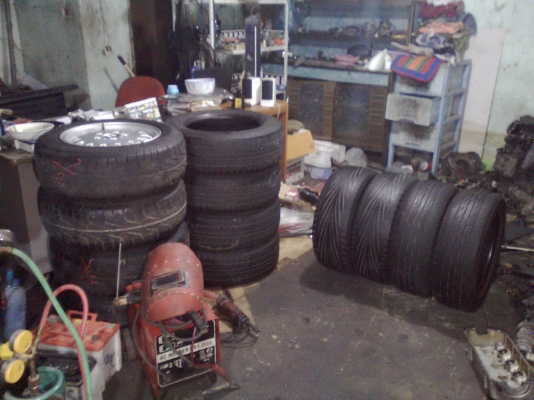 ขายแม็กบีเอ็ม 5 รู พร้อมยางสภาพดี 3900 บาท ขายแม็กบีเอ็ม 5 รู พร้อมยางสภาพดี 3900 บาท