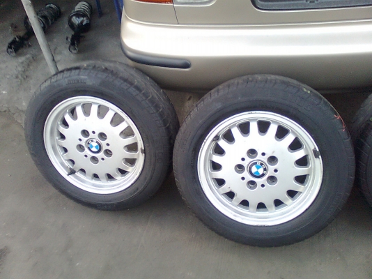 ขายแม็กบีเอ็ม 5 รู พร้อมยางสภาพดี 3900 บาท ขายแม็กบีเอ็ม 5 รู พร้อมยางสภาพดี 3900 บาท