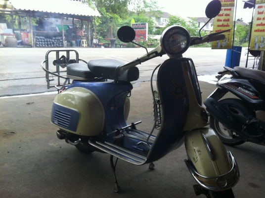 ขายvespa splin 150 สวยๆ ทะเบียนเต็ม พร้อมโอน italy แท้ ถูกๆ poohรังสิต 0848809220