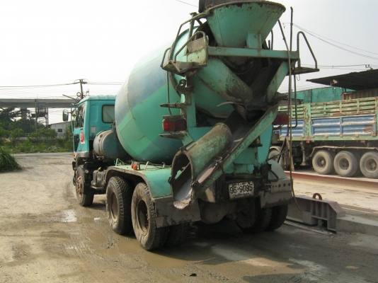 รถโม่ปูน ยี่ห้อ NISSAN รุ่น CW30M รถโม่ปูน ยี่ห้อ NISSAN รุ่น CW30M