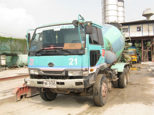 รถโม่ปูน ยี่ห้อ NISSAN รุ่น CW30M รถโม่ปูน ยี่ห้อ NISSAN รุ่น CW30M