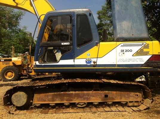 ขาย Kobelco SK200 Mark 3 สภาพร้อมเช็คระบบไฟเรียบร้อยแล้ว สนใจติดต่อ ท่าม่วง แทรกเตอร์ 081-3030788, 0851746828