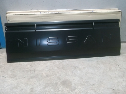 ขายฝาท้าย ดัทสัน 720 และกันชนหน้า  ดัทสัน 720 สภาพสวยๆๆ