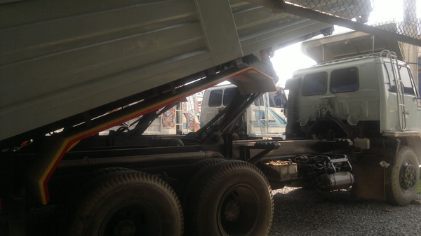 ขาย 10 ล้อดั้มนางฟ้า 195 แรง เพลาเดียว ครัชซีสวย ยางดี 10 เส้น