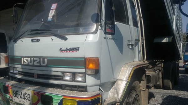 ขาย 10 ล้อดั้มนางฟ้า 195 แรง เพลาเดียว ครัชซีสวย ยางดี 10 เส้น