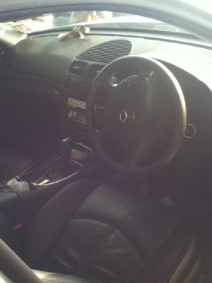 รถ MERCEDES BENZ รุ่น E220 CD I CLASSIC รถ MERCEDES BENZ รุ่น E220 CD I CLASSIC