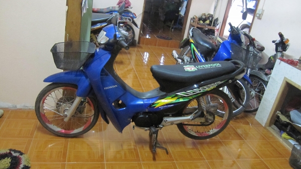 ขายเวฟ100สวยๆเดิมๆถุกๆครับ 13000บาท สภาพเดิมเครื่องดีไม่มีที่ติครับระบบไฟใช้ได้หมดครับไฟไมล์ไฟเกียขึ้นแตร์ดังครับยางใหม่ดอกเต็มรถคนแก่ใช้...ใช้งานน้อยครับ ได้ไปราคานี้สุดคุ้มครับ ทะเบียน+ภาษีเต็มปี56พร้อมชุดโอนเรียบร้อยครับสนใจติดต่อ080-1696651 ส่งได้ทั่ว