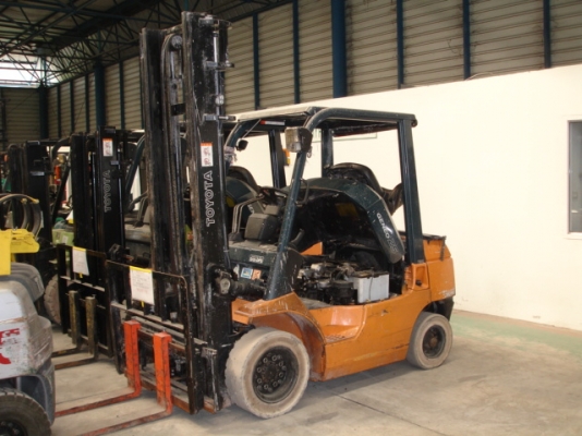 Toyota Forklift รุ่น 02-7FD25 เสาสูง 4 เมตรพร้อม side shift