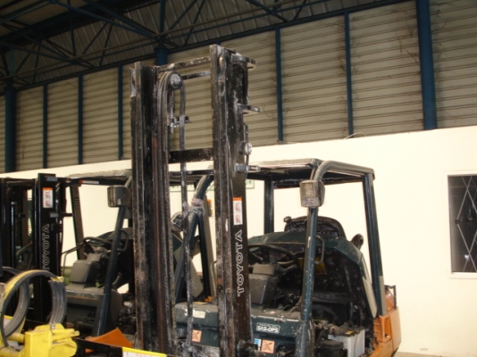 Toyota Forklift รุ่น 02-7FD25 เสาสูง 4 เมตรพร้อม side shift