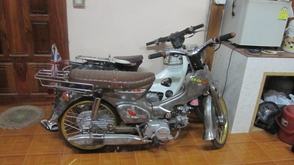 ด่วนๆลดๆปีใหม่ราคาเหลือ23900บาทครับ จะเลิกเล่นแล้วครับไม่มีเวลาขี่ ขายชี70 งานตีเหล็กทั้งคันครับ วางเครื่องPlatinum 125 สตาร์มมือครับเครื่องใหม่แกะกล่องหายห่วง no-book ออกใบซื้อขายให้ครับ รถสภาพเต็มร้อยครับยางหน้าหลังนอกในใหม่หมดครับโซ่สเตอร์แบตเตอรี่ใหม่