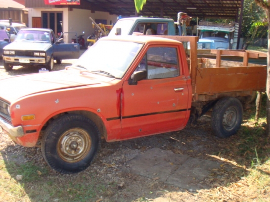 ดัทสัน 620 รุ่น4ขอ แต่วางกระบะไม้เปิดได้สามด้านภาษียังไม่ขาด