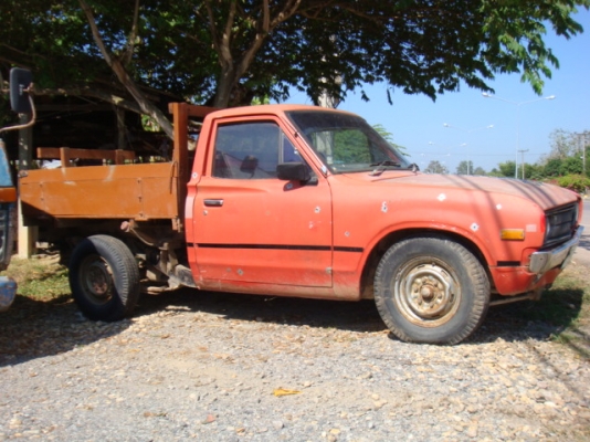 ดัทสัน 620 รุ่น4ขอ แต่วางกระบะไม้เปิดได้สามด้านภาษียังไม่ขาด