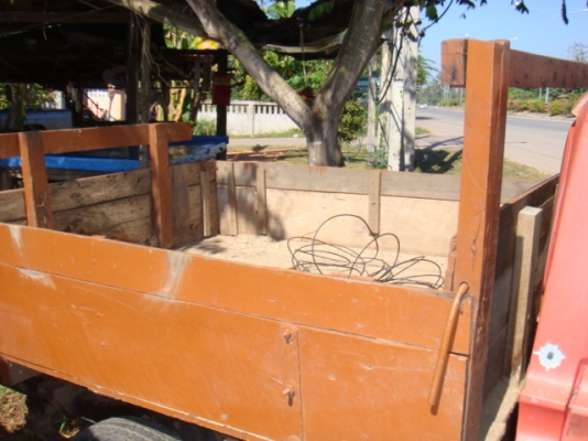 ดัทสัน 620 รุ่น4ขอ แต่วางกระบะไม้เปิดได้สามด้านภาษียังไม่ขาด