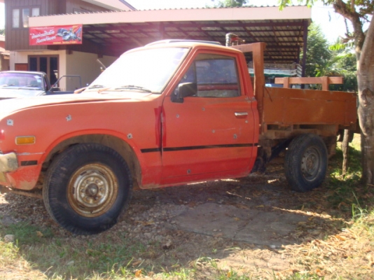 ดัทสัน 620 รุ่น4ขอ แต่วางกระบะไม้เปิดได้สามด้านภาษียังไม่ขาด