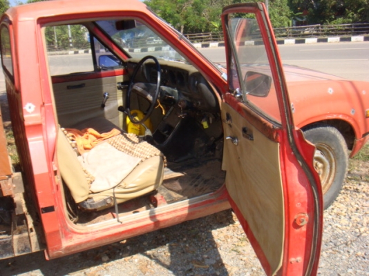 ดัทสัน 620 รุ่น4ขอ แต่วางกระบะไม้เปิดได้สามด้านภาษียังไม่ขาด