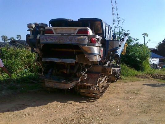 ขายด่วน..รถเกี่ยว ศักดิ์พัฒนา สภาพใหม่ ขนาดอุ้มข้าว 2.5   ตัน เกี่ยวข้าวได้ไว  ได้ข้าวเมล็ดสวย.